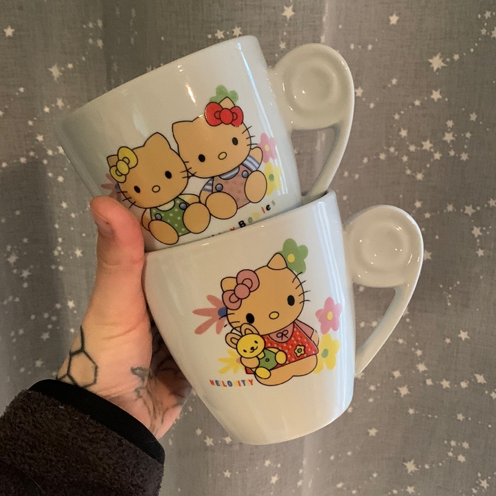 Set of Two Mugs "Hello Kitty" "Hello Kitty Babies"